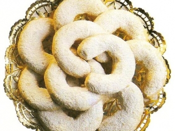 Mezzelune alle mandorle
