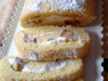 Rotolo alle pesche e ricotta