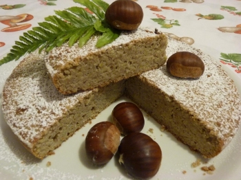 Torta di castagne e mandorle al profumo di limone