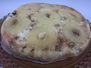 Torta con ananas e noci