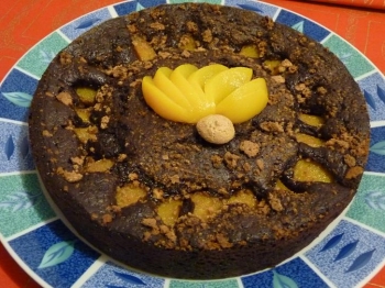 La soffice al cioccolato con pesche sciroppate