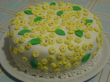 Torta a scacchi decorata con fiori in pasta di zucchero ...