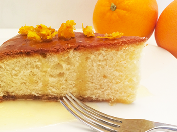 Torta Margherita con decorazioni di scorzetta d'arancia