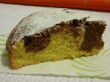 Torta bicolore al'arancia, senza uova, latte e burro