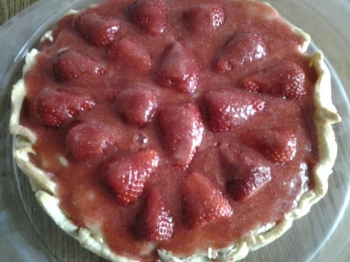 CROSTATA DI FRAGOLE E AMARETTI
