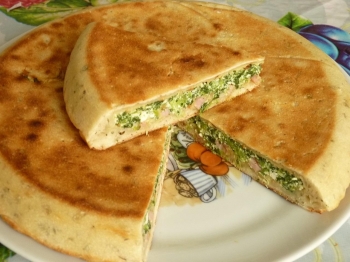 Focaccia provenzale, con erbette, prosciutto, feta e lievito madre