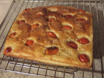 Focaccia di kamut ai pomodorini