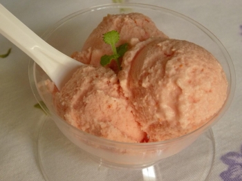 Gelato con panna e anguria