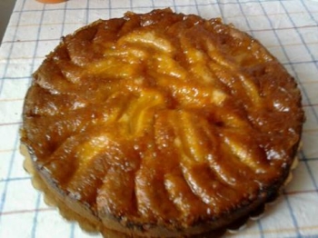torta di mele con marmellata di pesche e amaretto di saronno