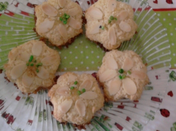 fiorellini con scaglie di mandorle