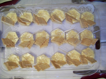 Bicchierini con crema al doppio Asiago e mandorle