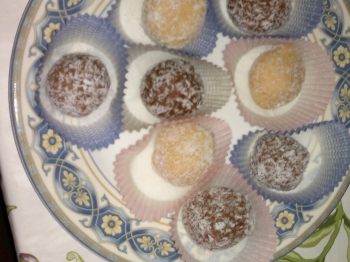 Palline di cocco ai due cioccolati( firma la video ricetta di dolcidee)