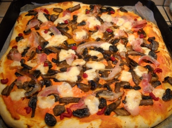 Pizza pancetta e funghi