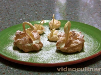 Cigni con crema chantilly