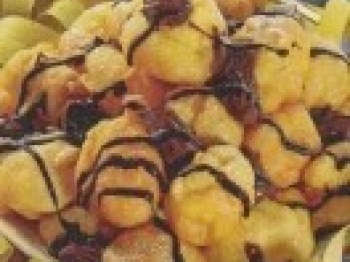 FRITTELLE CON SALSA DI CIOCCOLATO