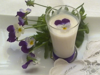 BIANCOMANGIARE AL LATTE DI MANDORLE