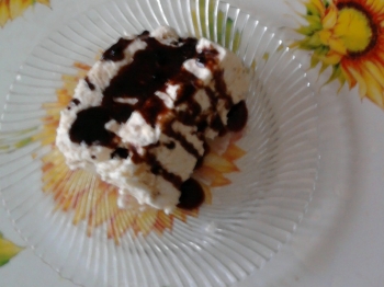 parfait di mandorle con salsa al cacao