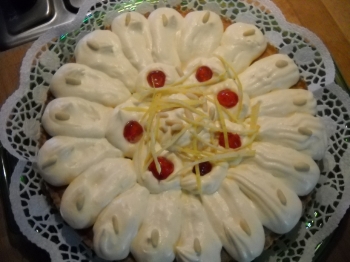 Torta  con crema chantilly all'amaretto