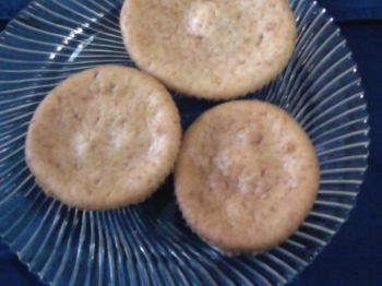 Muffin al Cioccolato Bianco, Alchermes e Mirtilli Rossi