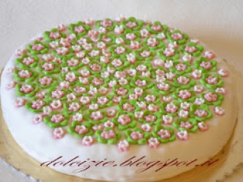 Torta di riso soffiato e mars ricoperta di Pasta di zucchero