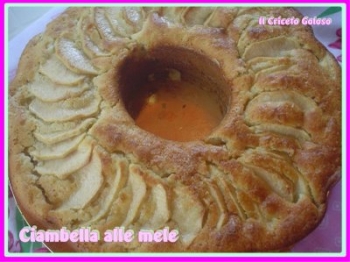 CIAMBELLA ALLA MELA