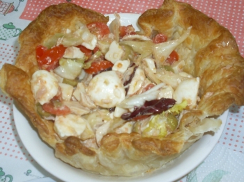 insalata mista in cestini di pasta sfoglia