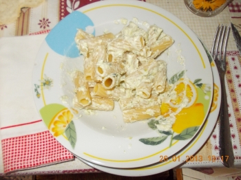 PASTA CON PHILADELPHIA E ZUCCHINE