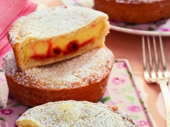 Panzerotti ripieni di amarena