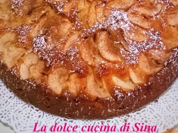 Torta di mele con nocciole