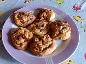 Biscotti con uvetta e mandorle