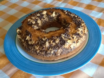 ciambella con riccioli di cioccolato e corn flakes