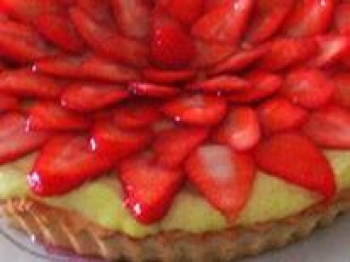 Crostata con crema pasticciera e fragole