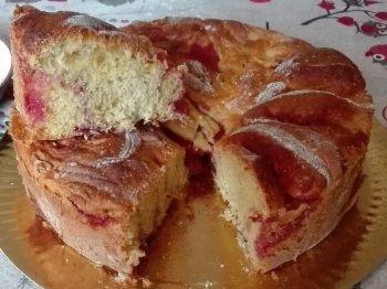 Torta brioche con crema di fragole