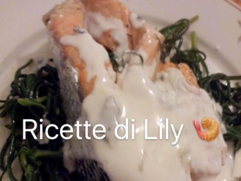 SALMONE con SALSA di YOGURT su letto di AGRETTI