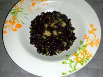 Riso Venere con patate e asparagi