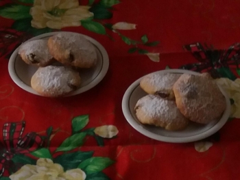 Biscotti con panna e uvetta