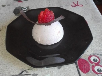 Semisfere ricotta e fragole
