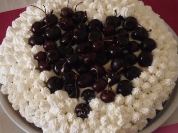 Torta cuore di ciliegia