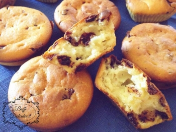 Muffin con ricotta e gocce di cioccolato