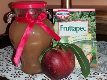 Marmellata di pesche noci