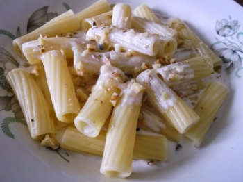 ELICOIDALI IN CREMA DI FORMAGGIO AL TARTUFO E NOCI