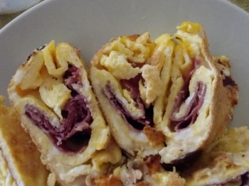 Rotolo di frittata ripieno