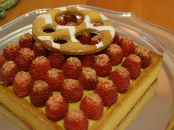 Crostata alla nocciola e lamponi
