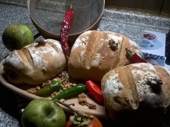 Pane alle noci e semola