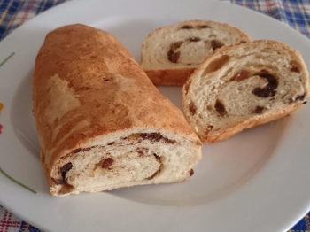 Pane con uvetta