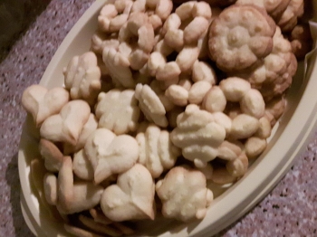 Biscotti al burro e anice con sparabiscotti