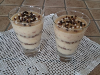 Bicchierini crema pasticcera e amaretti