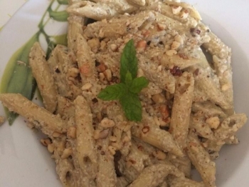 Pasta con pesto di noci e menta
