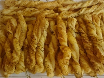 Grissini di pasta sfoglia *farciti*