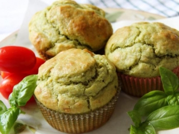 Muffin pesto e pomodori secchi